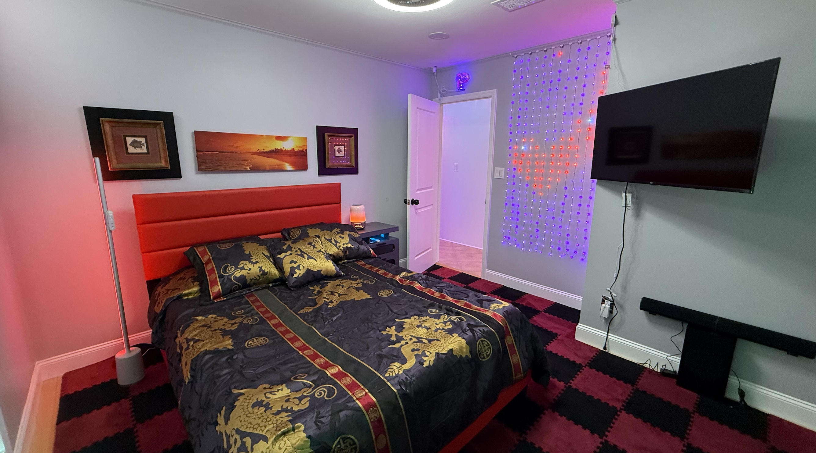 Guest room with color-changing lighting